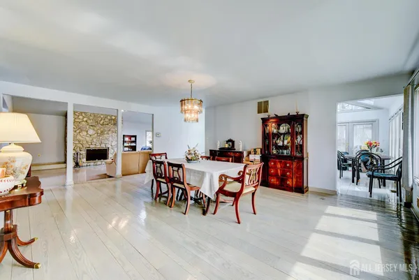 $975,000 | 6 Keen Lane, Edison, NJ 08820