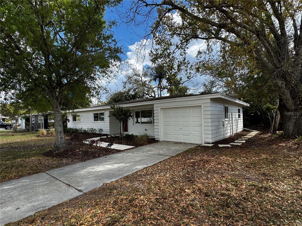 3182 Hatton Street Sarasota, FL 34237 - Photo 4 of 22 a view of a house with a yard