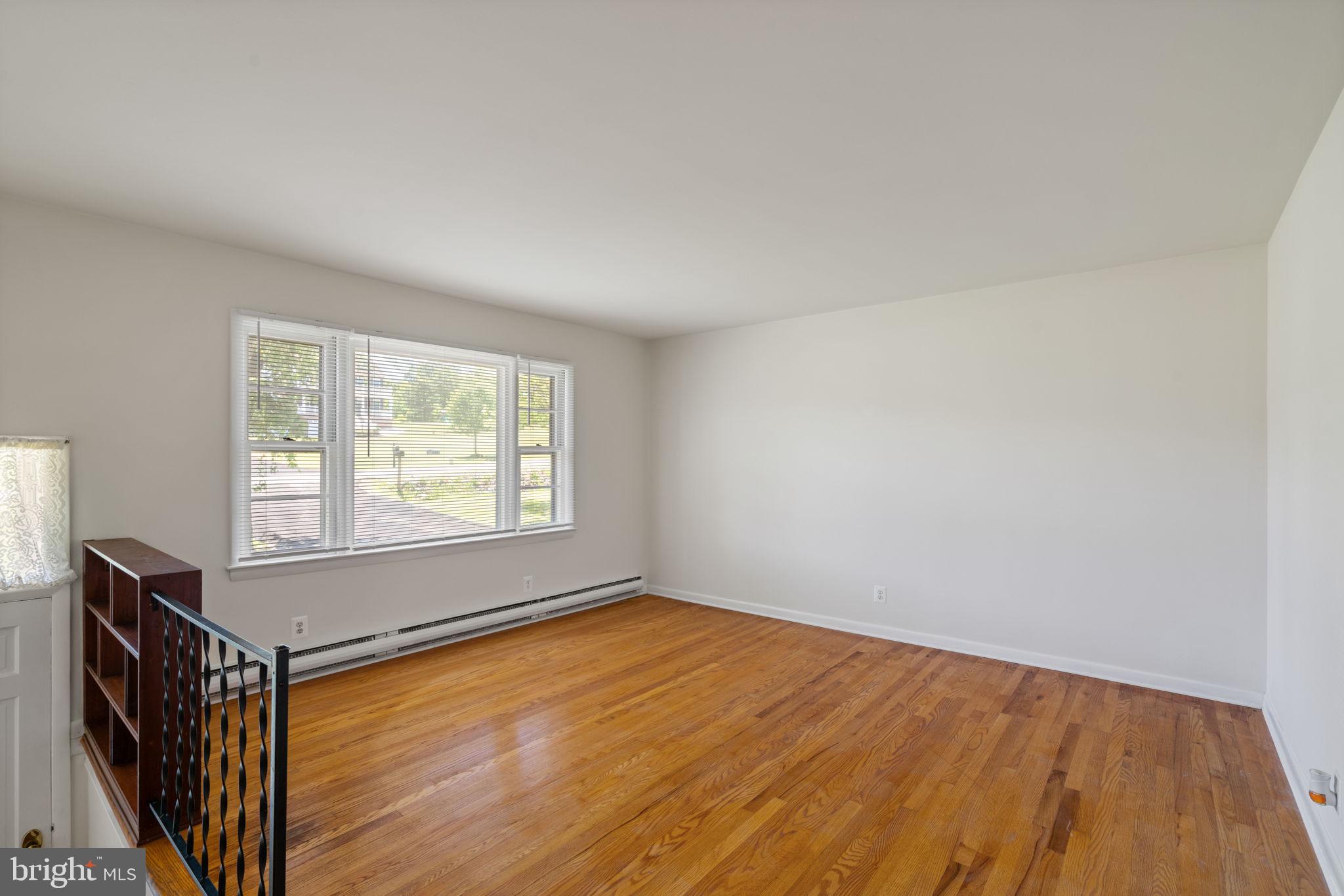 7704 Signal Hill Road Manassas, VA 20111 - Photo 5 of 46 Living Room