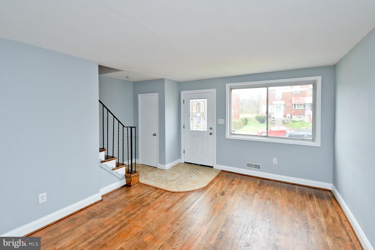 4925 Greencrest Road Baltimore, MD 21206 - Photo 11 of 26 Family Room