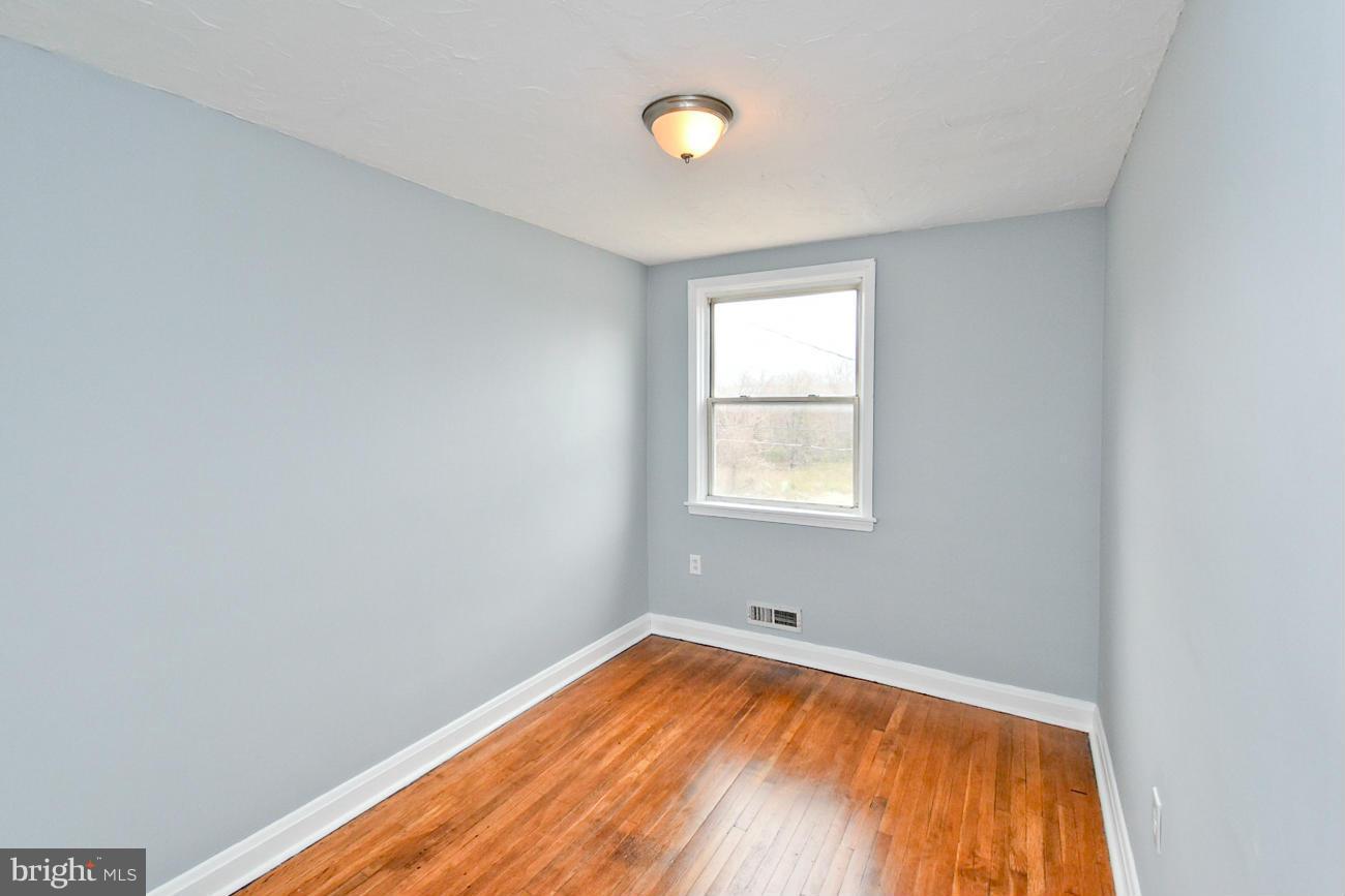 4925 Greencrest Road Baltimore, MD 21206 - Photo 17 of 26 Bedroom