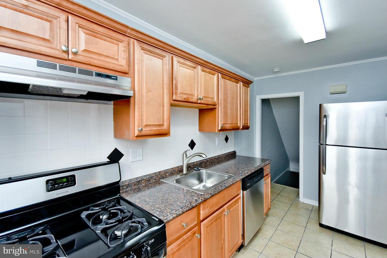 4925 Greencrest Road Baltimore, MD 21206 - Photo 5 of 26 Kitchen