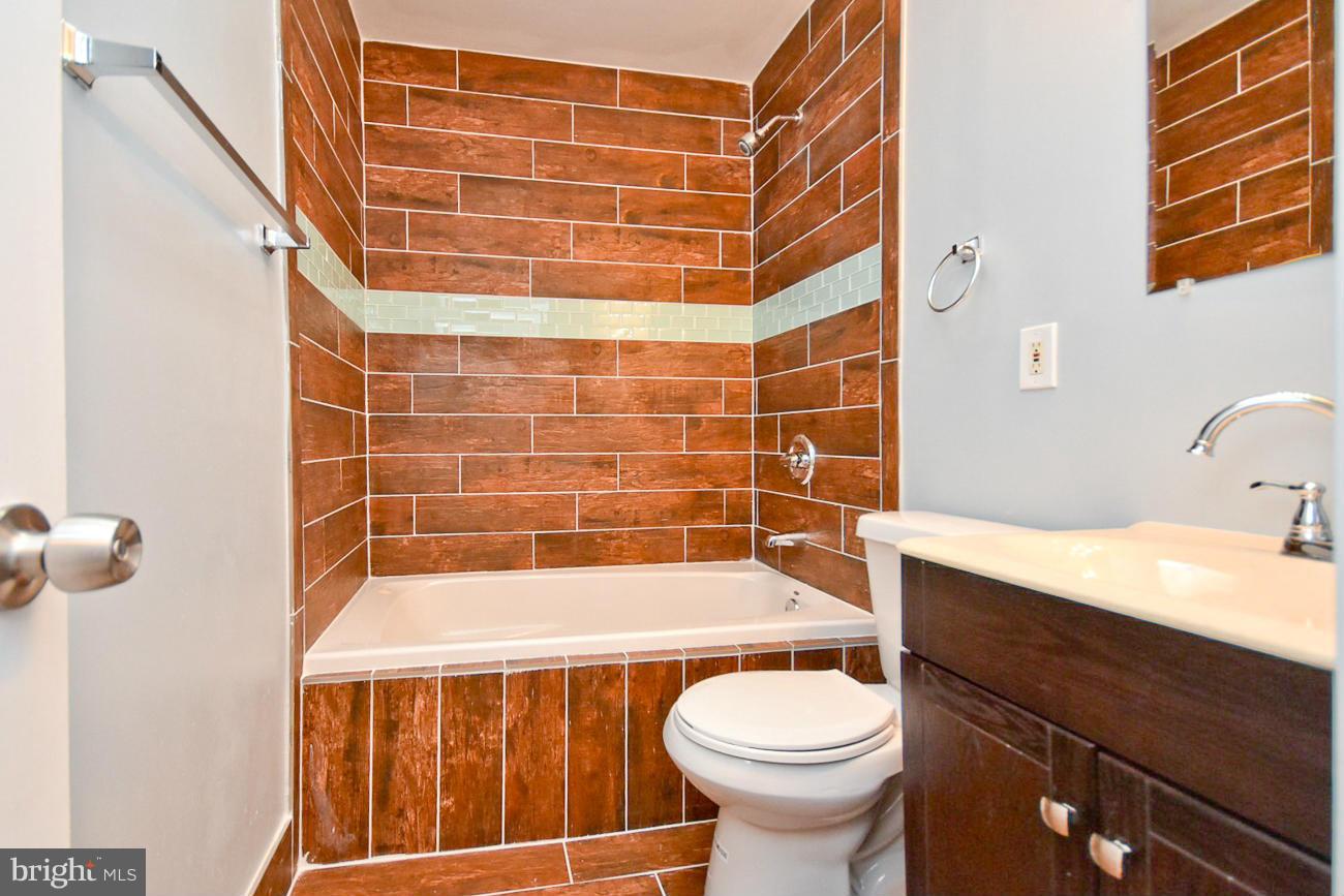 4925 Greencrest Road Baltimore, MD 21206 - Photo 7 of 26 Bath