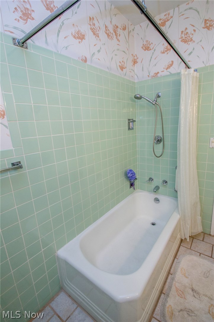 2812 Corydon Road Cleveland, OH 44118 - Photo 23 of 35 Second floor main bath