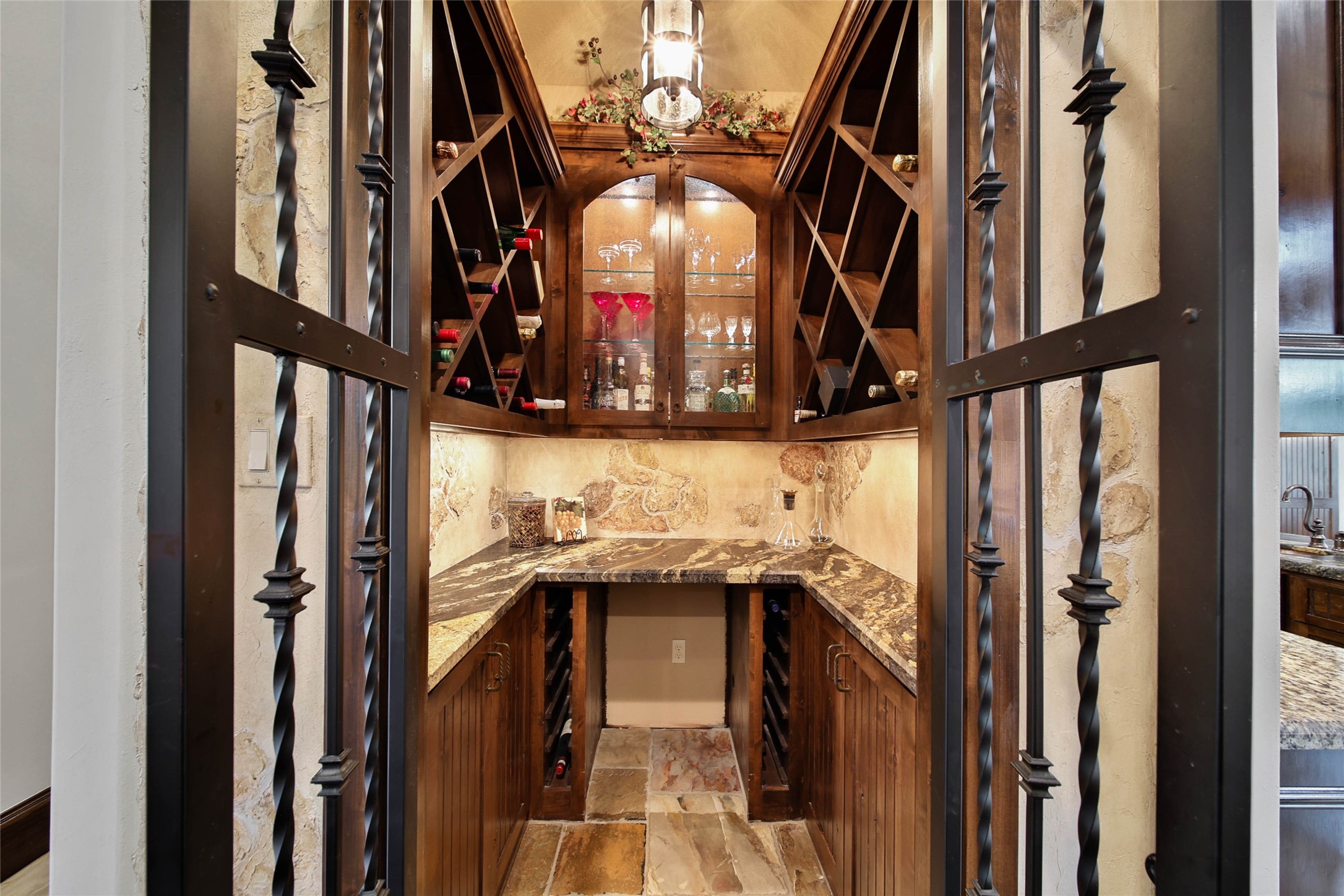 852 Eagle Pointe Montgomery, TX 77316 - Photo 15 of 48 a view of an entryway with a mirror
