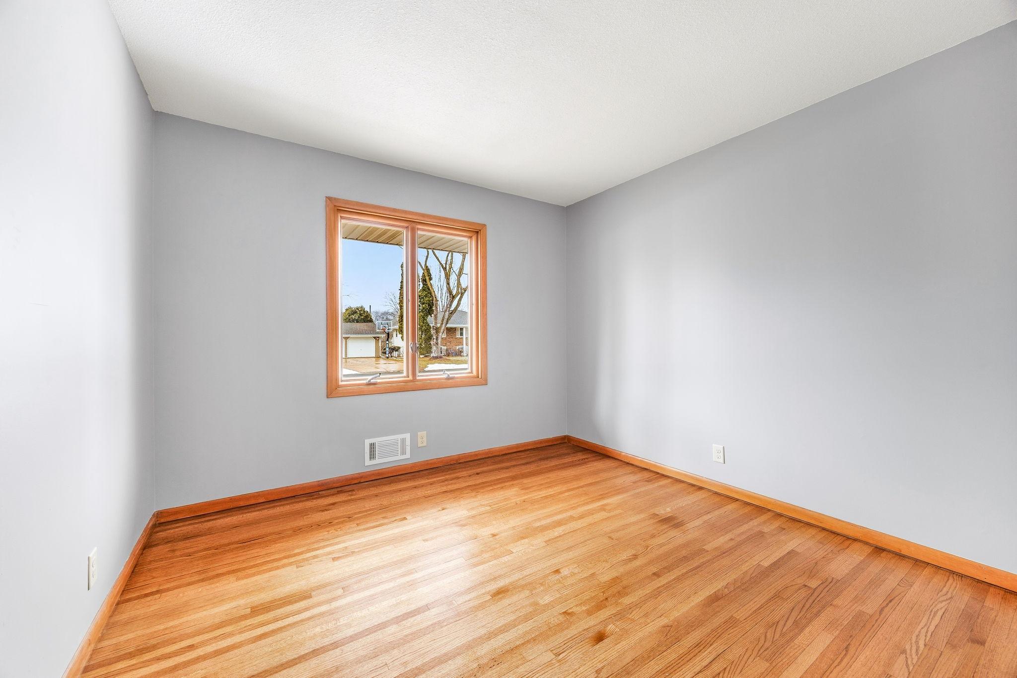 8309 Harrison Road Bloomington, MN 55437 - Photo 13 of 31