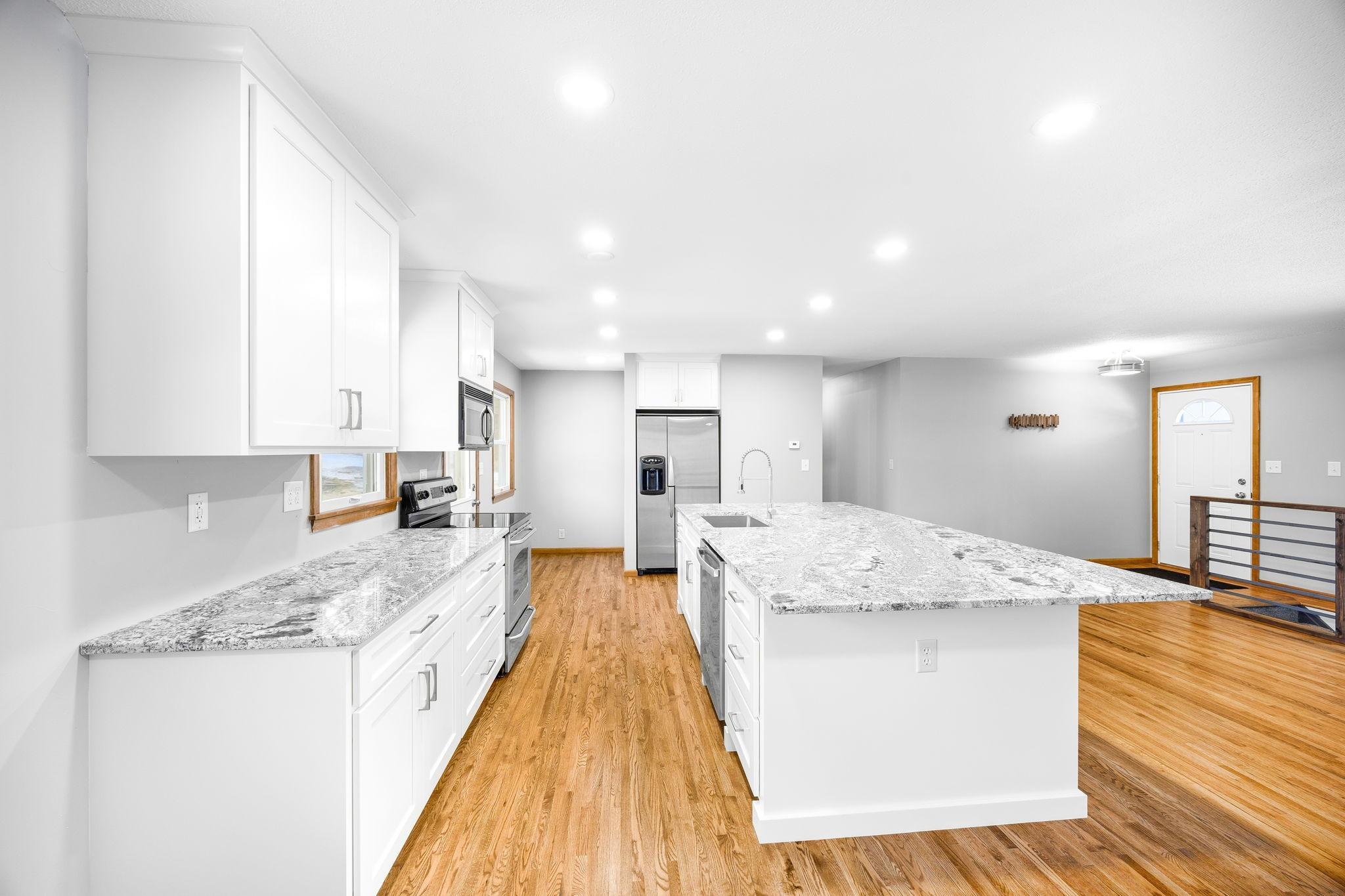 8309 Harrison Road Bloomington, MN 55437 - Photo 4 of 31