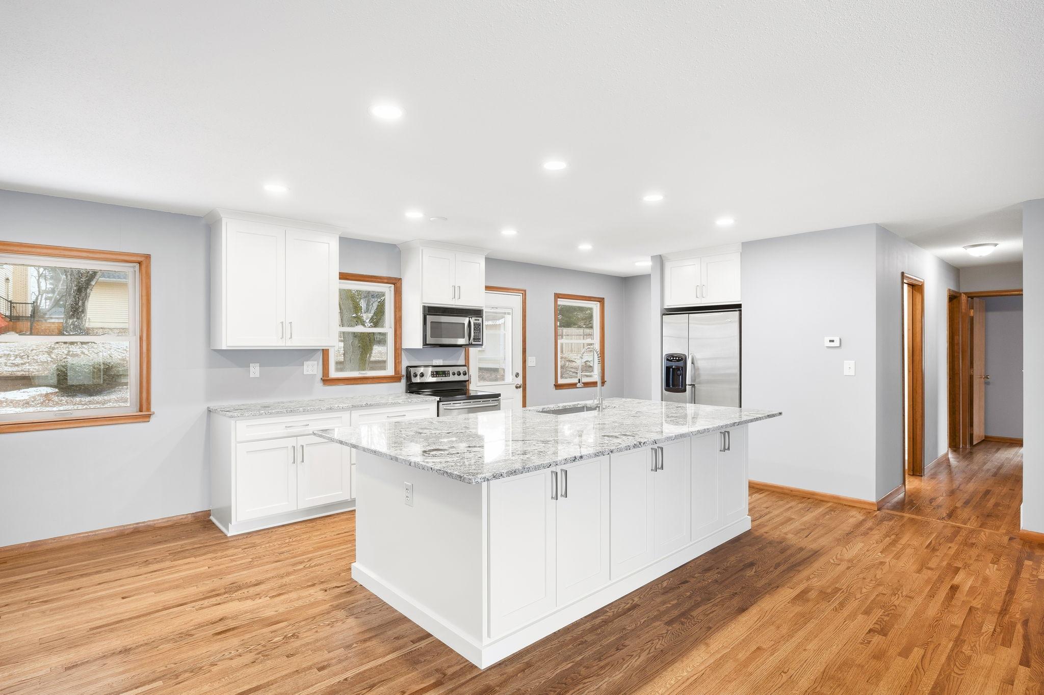 8309 Harrison Road Bloomington, MN 55437 - Photo 5 of 31