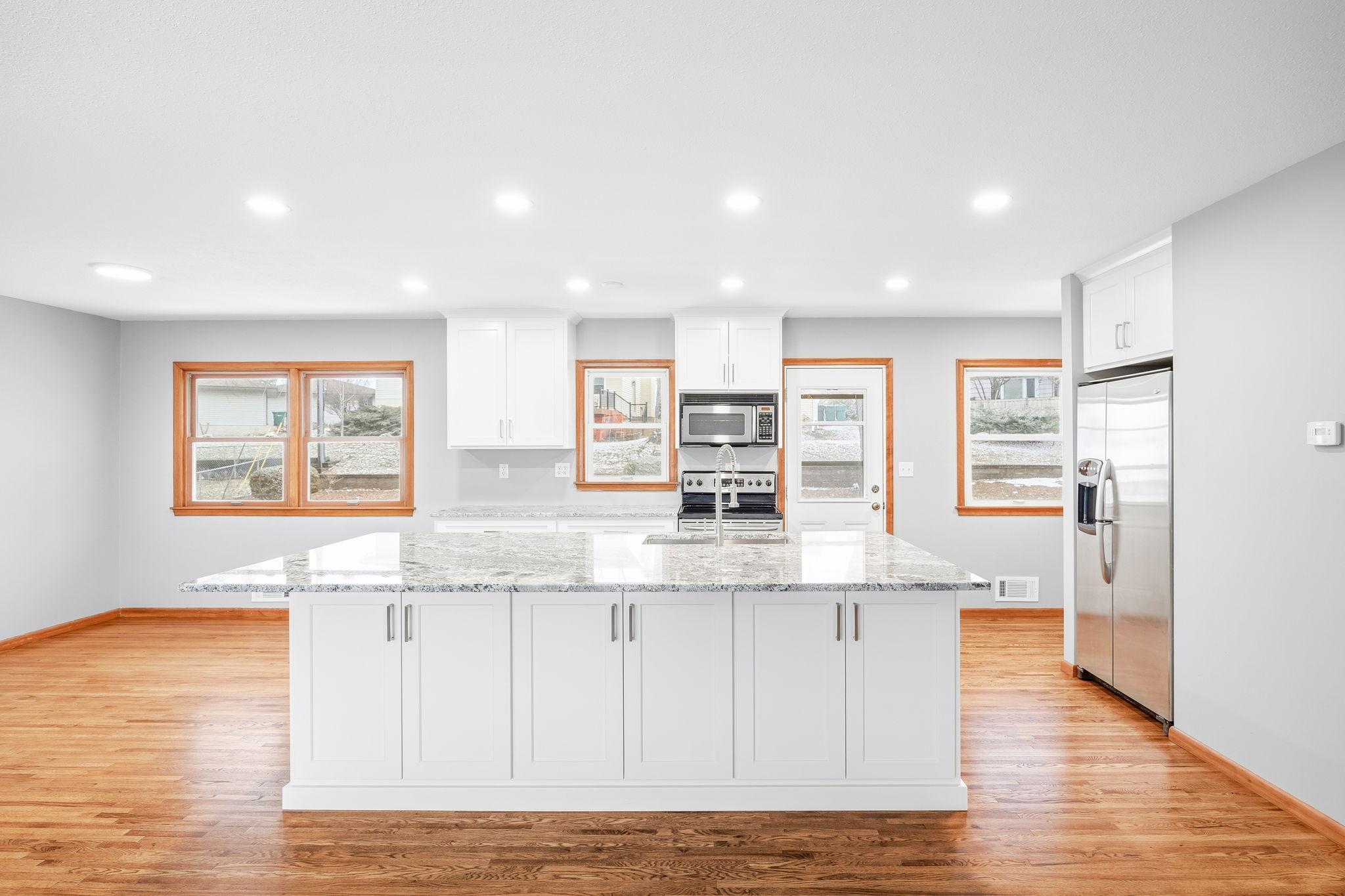 8309 Harrison Road Bloomington, MN 55437 - Photo 6 of 31