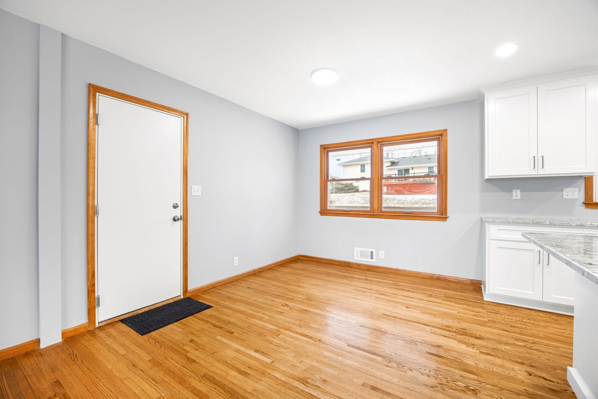 8309 Harrison Road Bloomington, MN 55437 - Photo 7 of 31