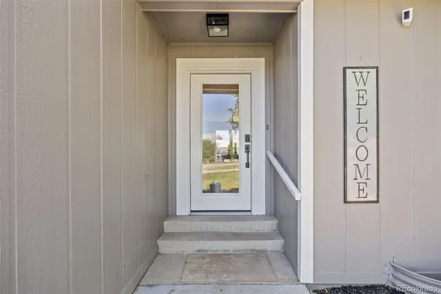 a view of entryway with a front door