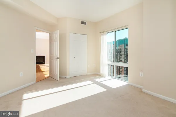 $3,200 | 3101 North Hampton Drive, Unit 1618, Alexandria, VA 22302