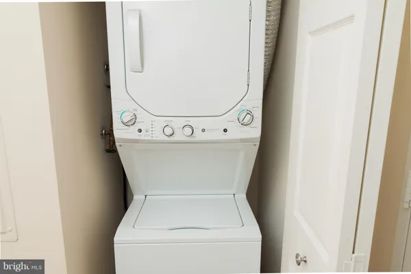 $3,200 | 3101 North Hampton Drive, Unit 1618, Alexandria, VA 22302