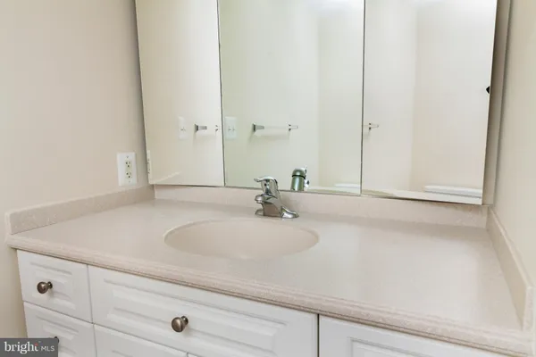 $3,200 | 3101 North Hampton Drive, Unit 1618, Alexandria, VA 22302