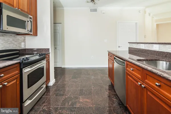 $3,200 | 3101 North Hampton Drive, Unit 1618, Alexandria, VA 22302