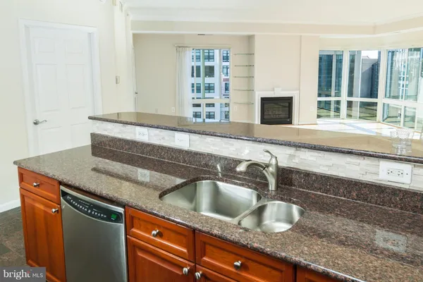 $3,200 | 3101 North Hampton Drive, Unit 1618, Alexandria, VA 22302