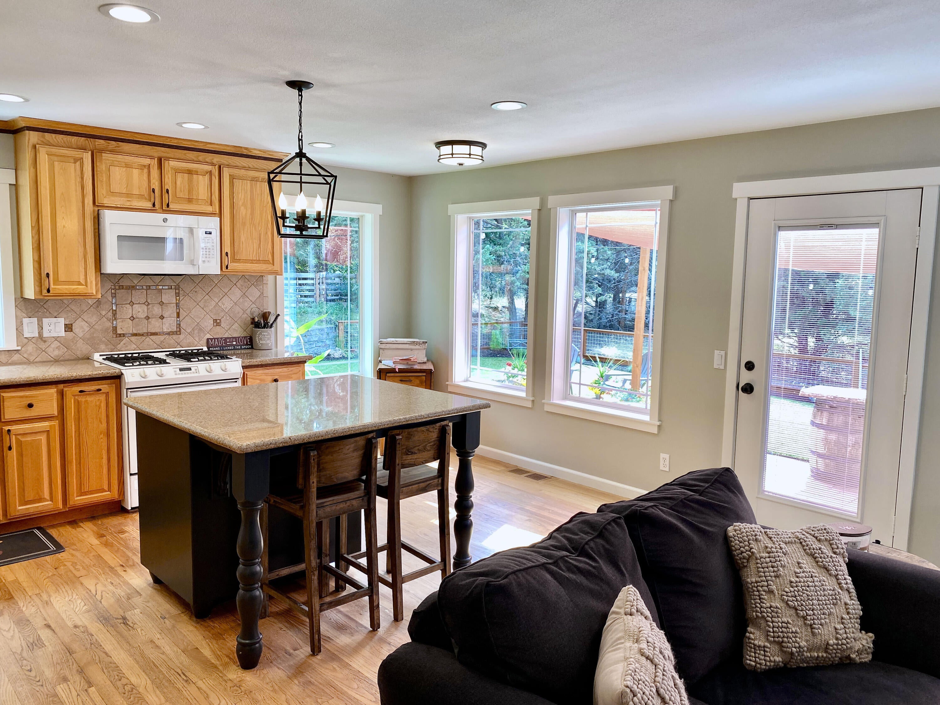 3329 Northeast Stonebrook Loop Bend, OR 97701 - Photo 5 of 27 Image 05