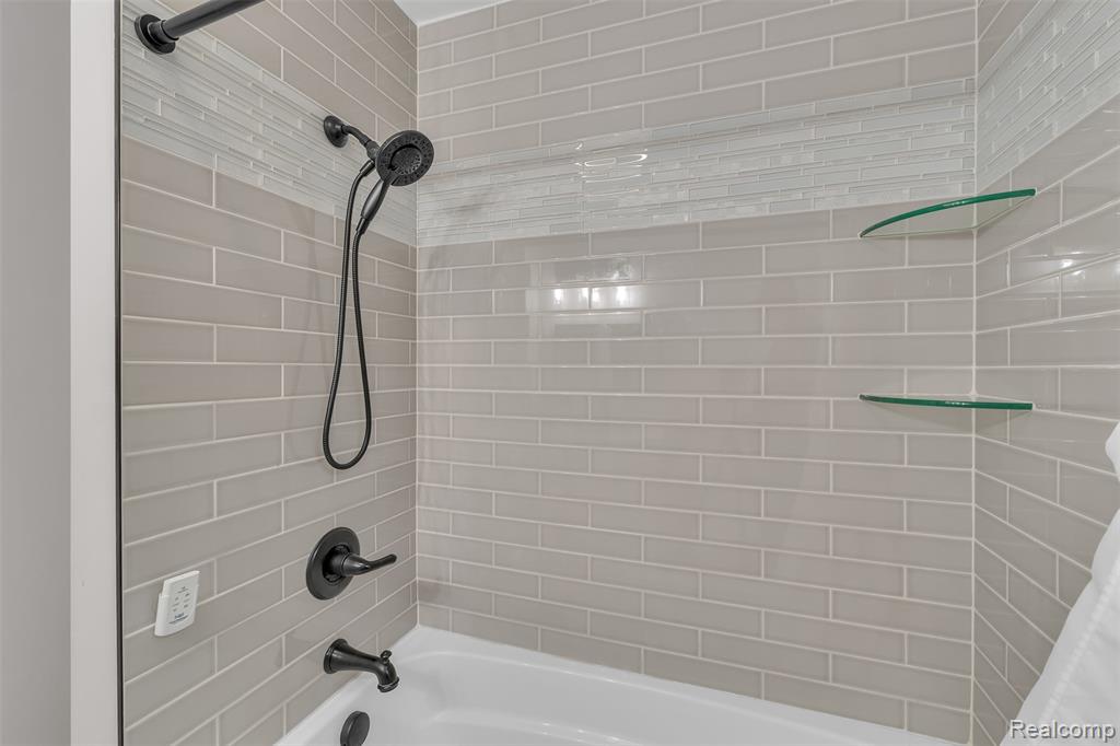 765 Vernier Road Grosse Pointe Woods, MI 48236 - Photo 24 of 49