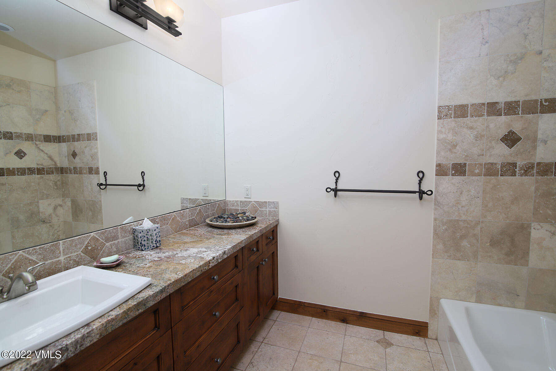5786 Wildridge Road, Unit B Avon, CO 81620 - Photo 19 of 34 5786_wildridge_bath_2