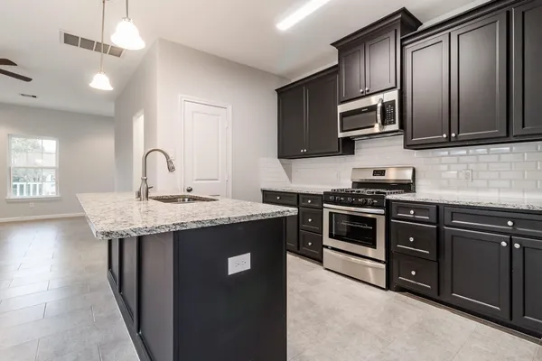 $1,875 | 710 Barkley Street, Unit B, Houston, TX 77022