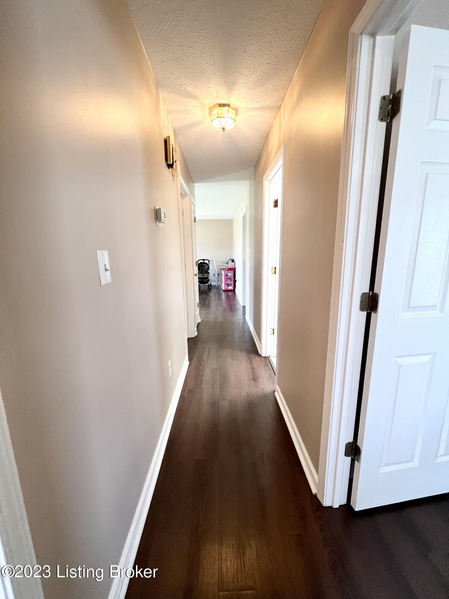 4604 Sandhill Road Louisville, KY 40219 - Photo 22 of 35 E2DEDF41-BE5B-4F51-83C3-CA0AE640EED4