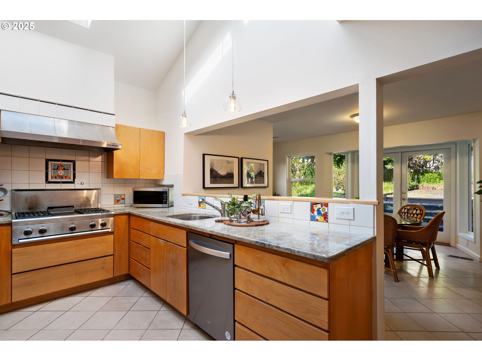 2941 Southwest Moss Street Portland, OR 97219 - Photo 11 of 39 Gallery Image 11