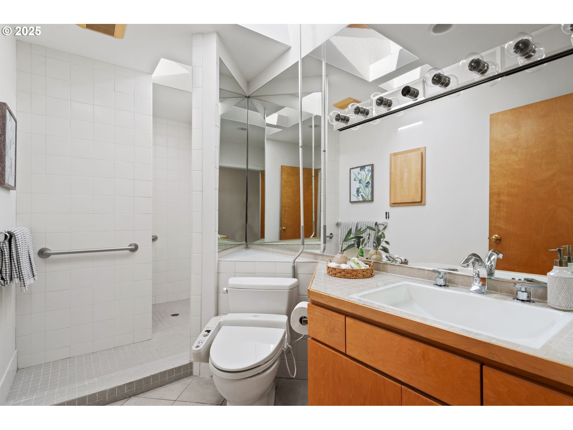 2941 Southwest Moss Street Portland, OR 97219 - Photo 21 of 39 Gallery Image 21