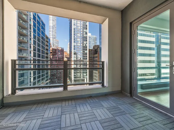 $675,000 | 130 North Garland Court, Unit 1701, Chicago, IL 60602