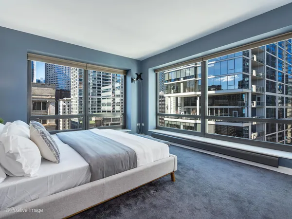 $675,000 | 130 North Garland Court, Unit 1701, Chicago, IL 60602
