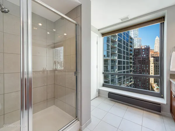 $675,000 | 130 North Garland Court, Unit 1701, Chicago, IL 60602