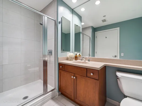 $675,000 | 130 North Garland Court, Unit 1701, Chicago, IL 60602