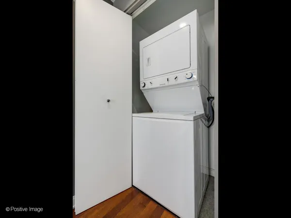 $675,000 | 130 North Garland Court, Unit 1701, Chicago, IL 60602