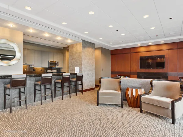 $675,000 | 130 North Garland Court, Unit 1701, Chicago, IL 60602