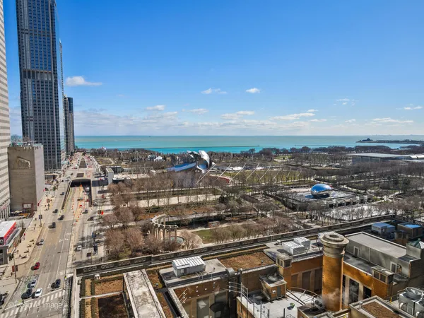 $675,000 | 130 North Garland Court, Unit 1701, Chicago, IL 60602