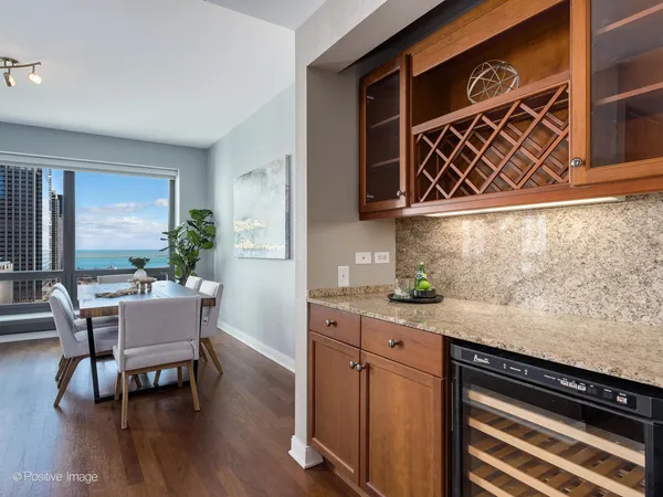 $675,000 | 130 North Garland Court, Unit 1701, Chicago, IL 60602