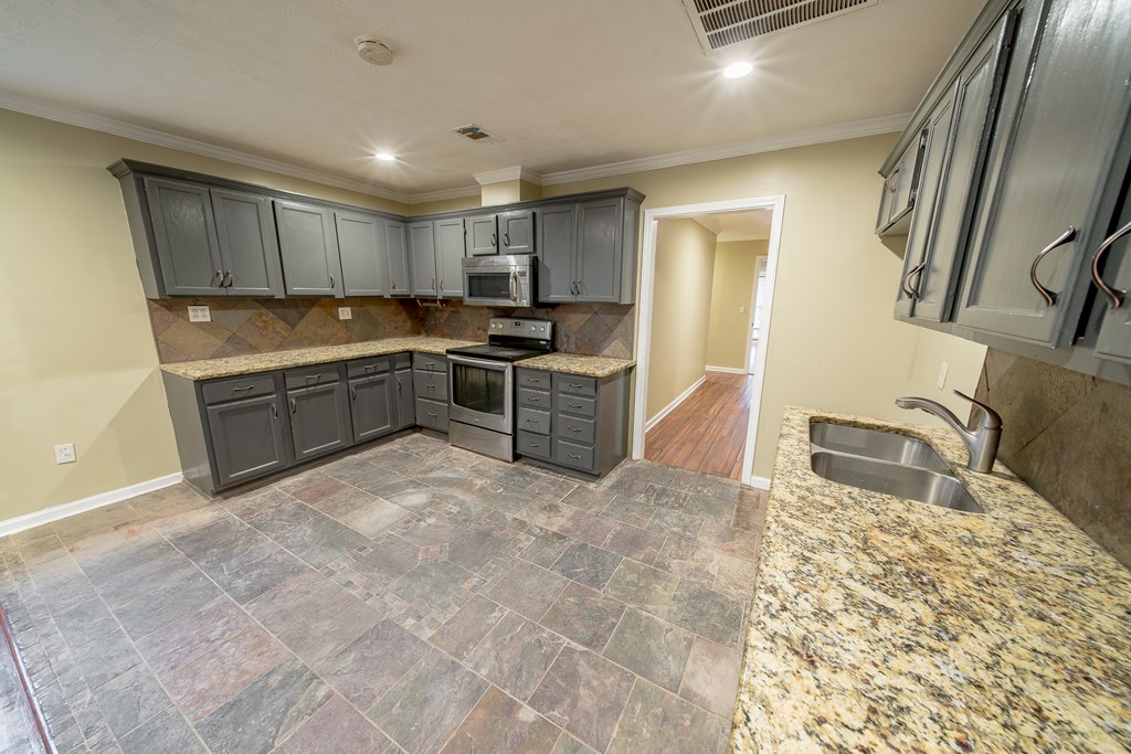 112 Whitetail Road Seale, AL 36875 - Photo 10 of 50