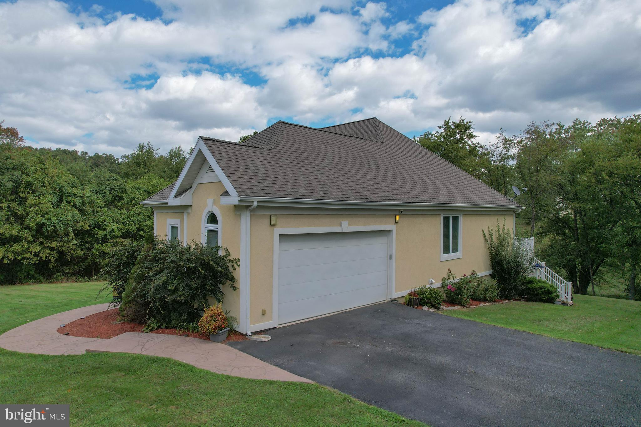 130 Ridge View Drive Berkeley Springs, WV 25411 - Photo 11 of 64 Gallery Image 11