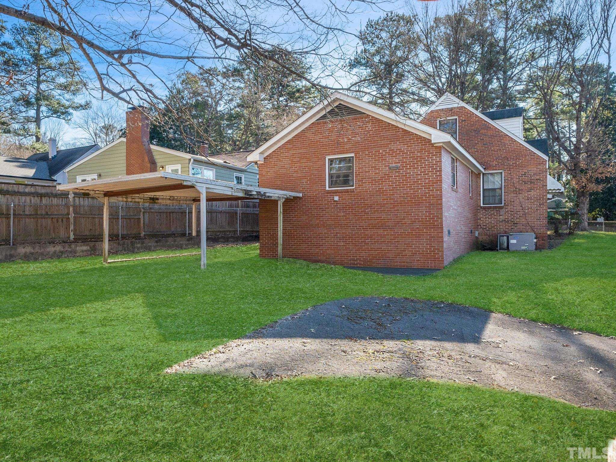 601 Edmund Street Raleigh, NC 27604 - Photo 3 of 4 a backyard of a house with lots of green space