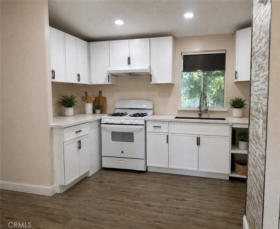 2751 Reche Canyon Road, Unit 85 Moreno Valley, CA 92555 - Photo 4 of 18 Kitchen virtually staged