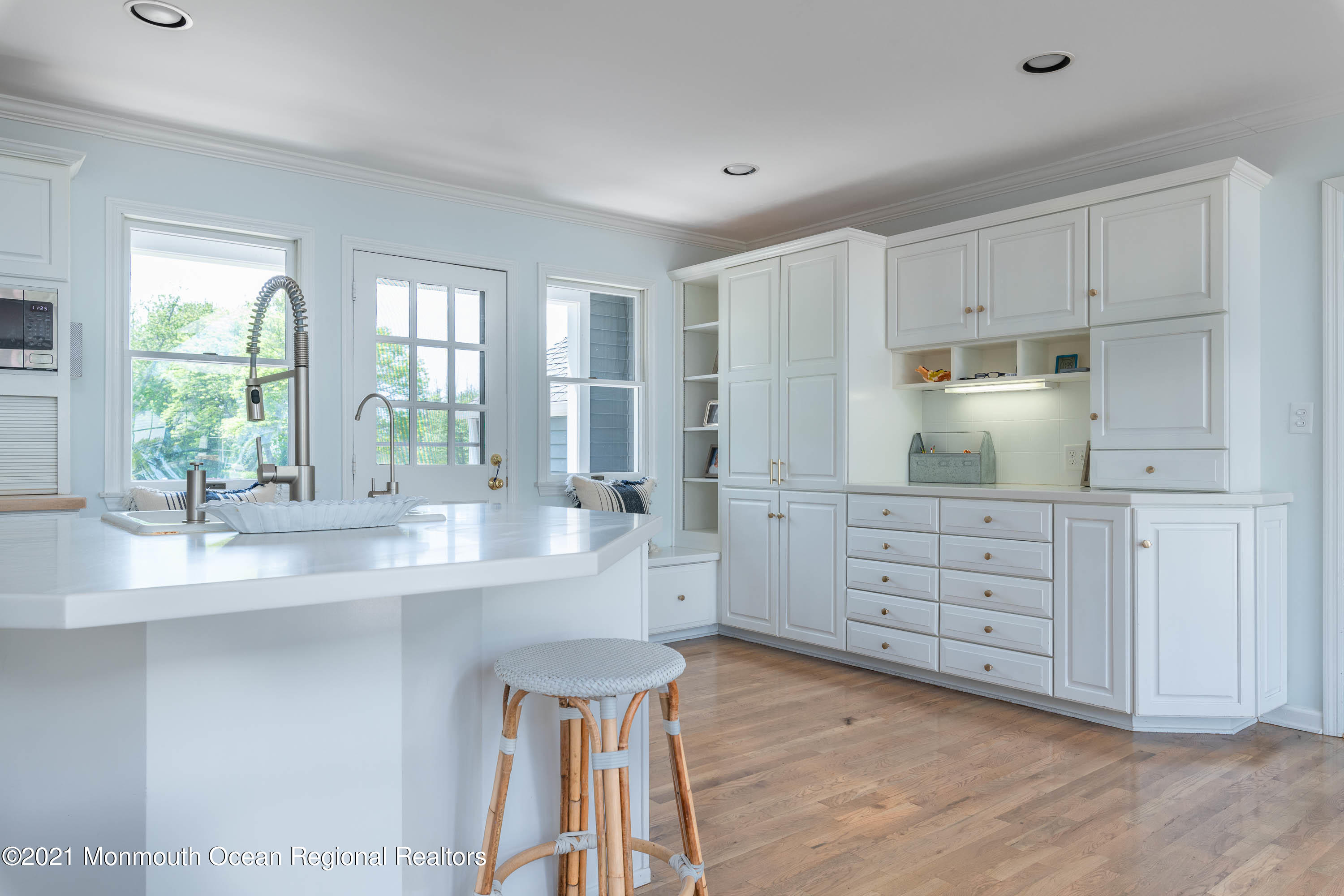 1 Edwards Point Road Rumson, NJ 07760 - Photo 8 of 30 AAB1A33A-AEEF-4998-A3D7-43A3D461C2C2