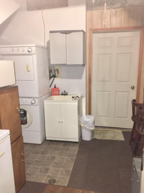 7701 Durham Road Whitehall, MI 49461 - Photo 40 of 42 Guest quarters laundry