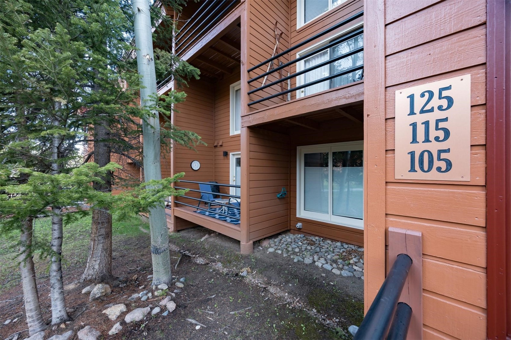 91100 Ryan Gulch Road, Unit 91105 Silverthorne, CO 80498 - Photo 25 of 49 a front view of a building with garden