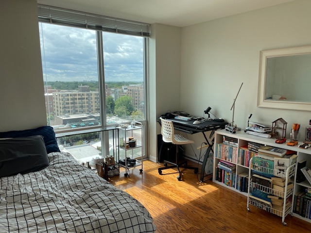 1640 Maple Avenue, Unit 1006 Evanston, IL 60201 - Photo 12 of 21 a bedroom with a bed and a window