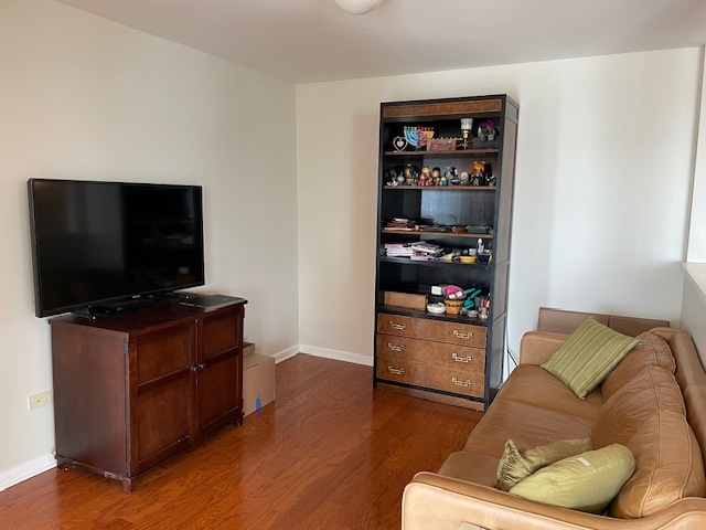 1640 Maple Avenue, Unit 1006 Evanston, IL 60201 - Photo 15 of 21 a living room with furniture and a flat screen tv