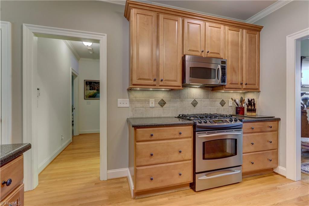 8909 Grove Park Drive Oak Ridge, NC 27310 - Photo 10 of 30