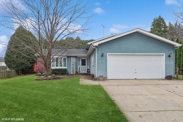 $305,000 | 5401 West Chasefield Circle, McHenry, IL 60050