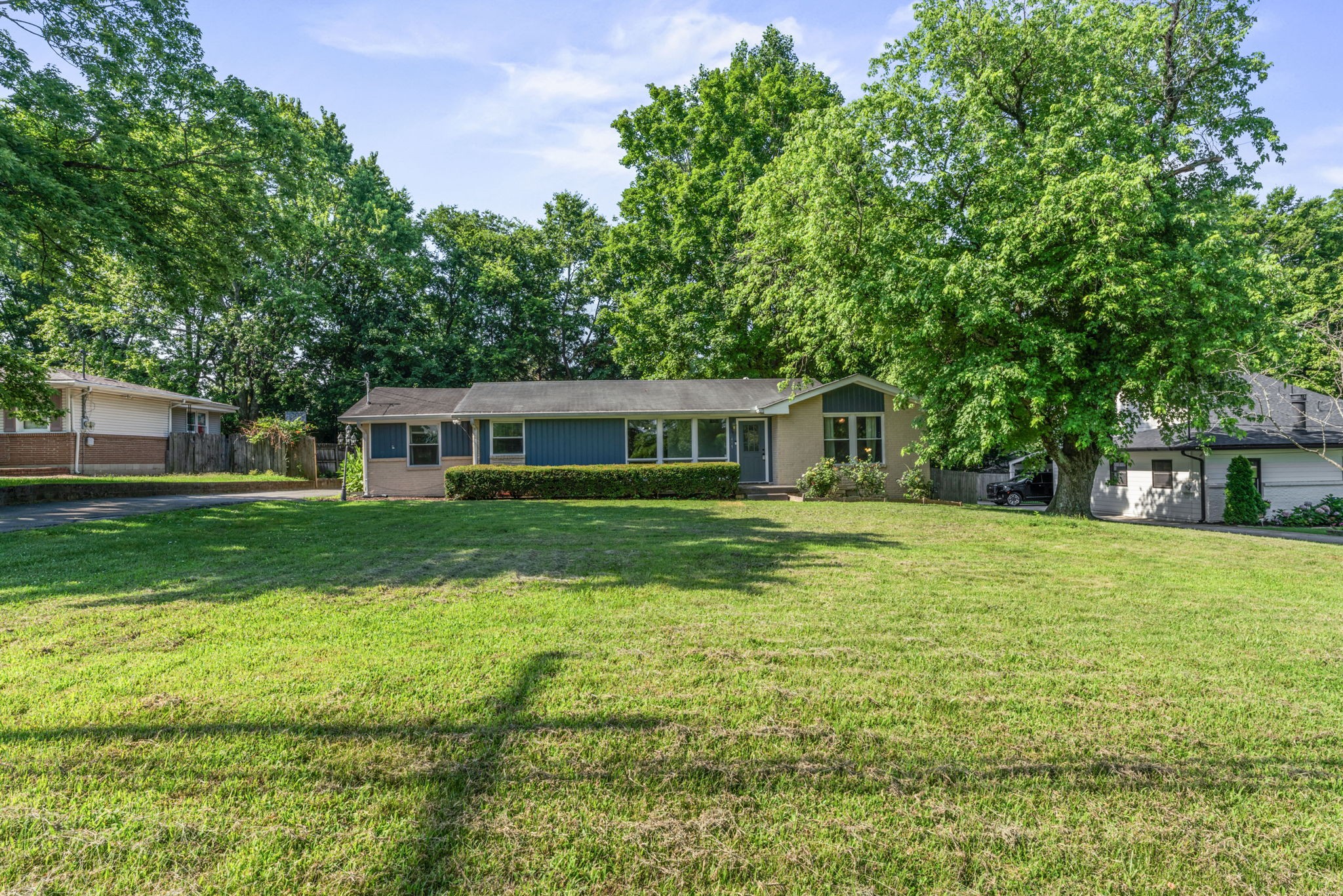 485 Hogan Road Nashville, TN 37220 - Photo 3 of 29 Gallery Image 3