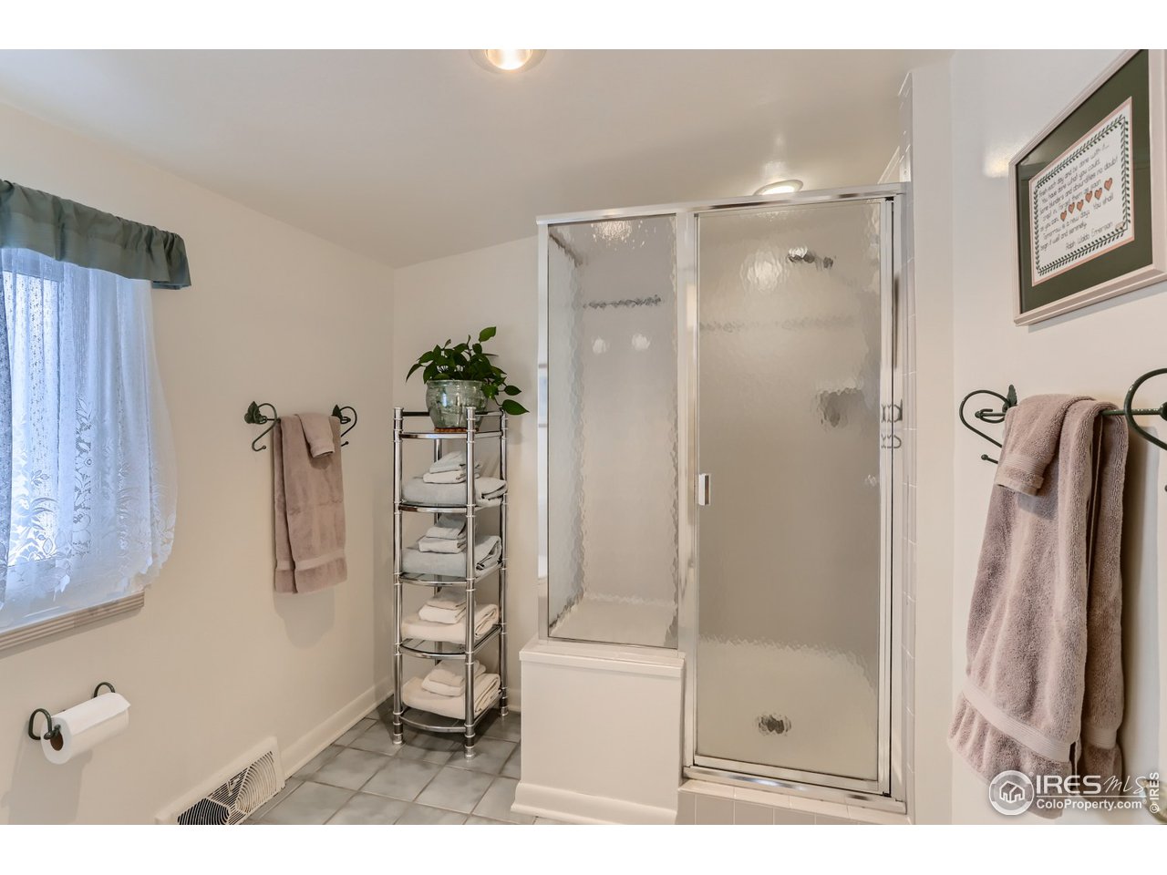 280 Echo Place Boulder, CO 80302 - Photo 23 of 40 a bathroom with a shower and a tub
