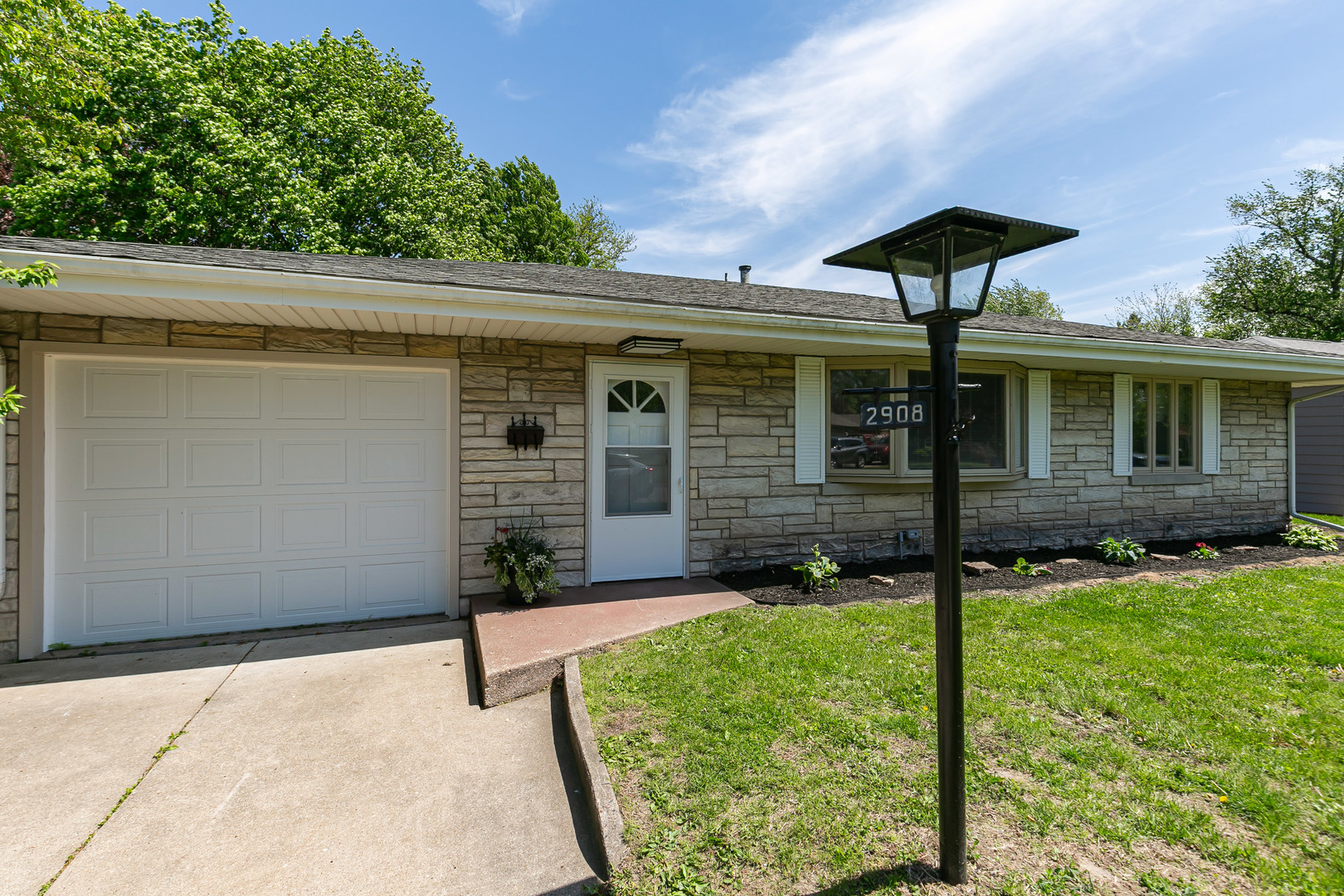 2908 26th Street Moline, IL 61265 - Photo 4 of 39