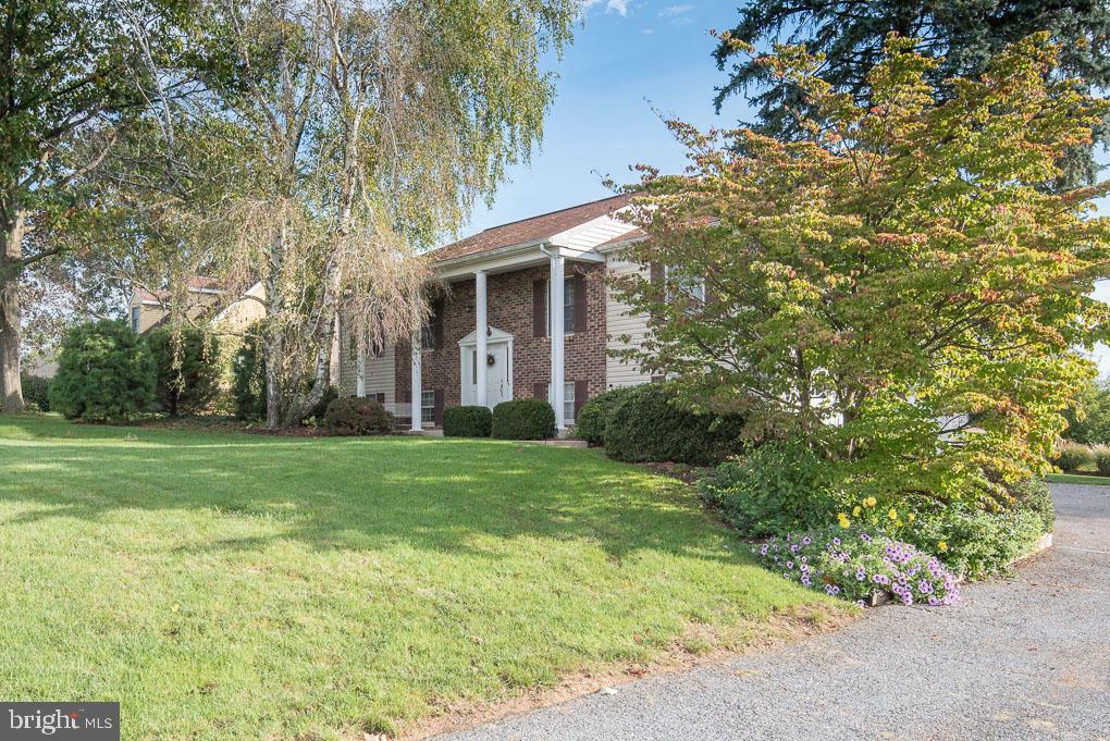 115 Rothsville Station Road Lititz, PA 17543 - Photo 4 of 56